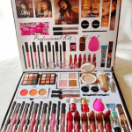 Huda Beauty makeup Kit . مجموعه هدي بيوتي