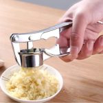 Garlic mincer