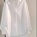قميص أبيض كلاسيكي أوفلاين/أوفرسايز (Classic White Oversized Shirt).
